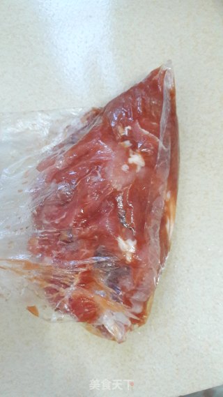 红萝卜炒肉的做法步骤：2