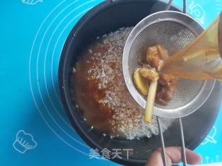 春天里的一碗酱油五花肉蒸饭的做法步骤：6
