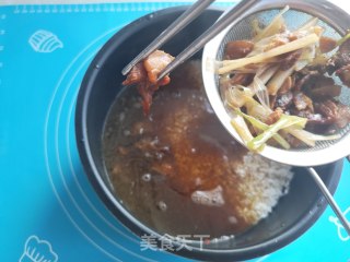 春天里的一碗酱油五花肉蒸饭的做法步骤：7
