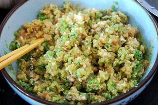 芹菜白菜猪肉馅水饺的做法步骤：2