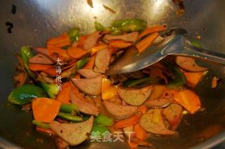青椒胡萝卜炒猪肝的做法步骤：5