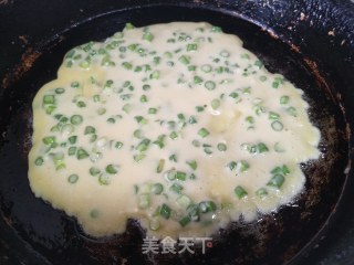 蒜苔鸡蛋饼的做法步骤：5