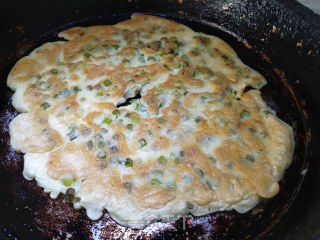 蒜苔鸡蛋饼的做法步骤：6
