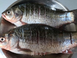 蒜香烤鱼的做法步骤：1