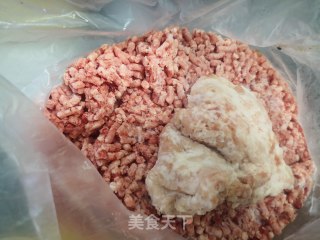 鲜香野蒜胡萝卜牛肉馅饼的做法步骤：1