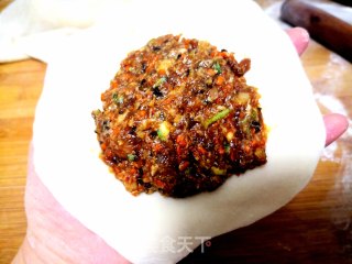 鲜香野蒜胡萝卜牛肉馅饼的做法步骤：4