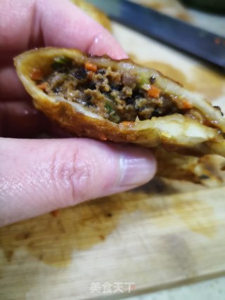 鲜香野蒜胡萝卜牛肉馅饼的做法步骤：9