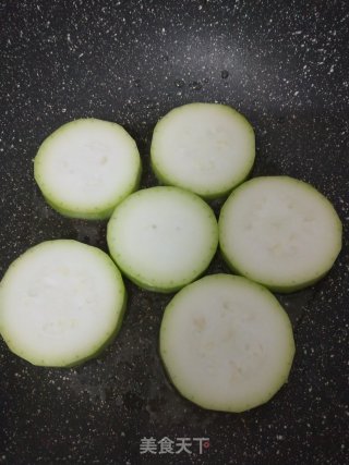 煎蒲瓜的做法步骤：1