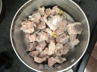 最简单最好吃的可乐排骨的做法步骤：2