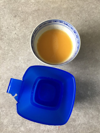 葱蒜小餐包的做法步骤：2