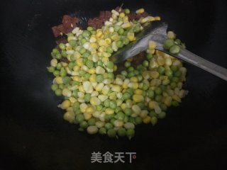 青豆玉米香肠粒的做法步骤：5