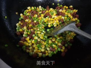 青豆玉米香肠粒的做法步骤：6