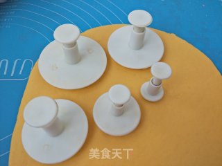 菊花馒头的做法步骤：3