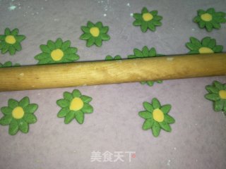 紫薯雏菊馒头的做法步骤：7