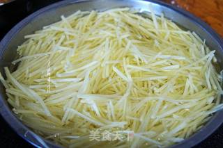 素炒土豆丝的做法步骤：1