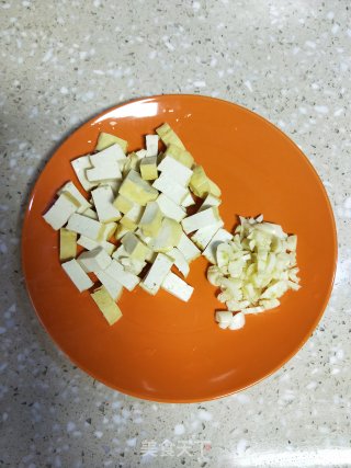 虾米黄豆焖豆干的做法步骤：2