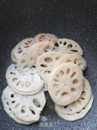 炒藕片的做法步骤：1