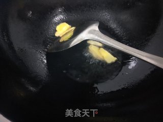 白玉菇炒胡萝卜的做法步骤：3
