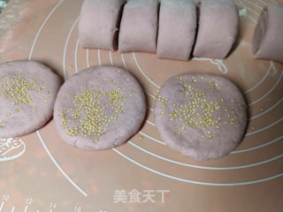 #春日应季美食#紫薯烙馍的做法步骤：5