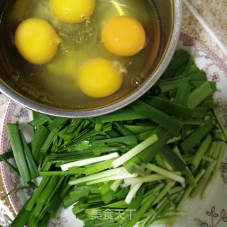 春韭炒鸡蛋的做法步骤：1