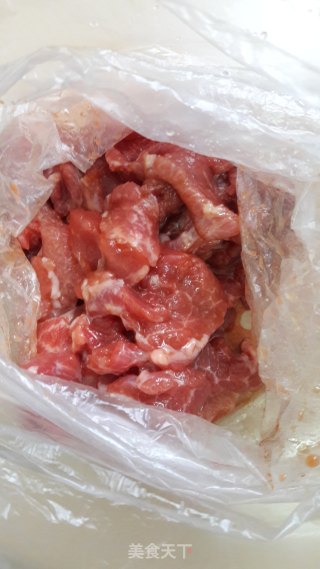 芦笋炒肉的做法步骤：2