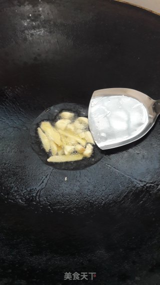 芦笋炒肉的做法步骤：3
