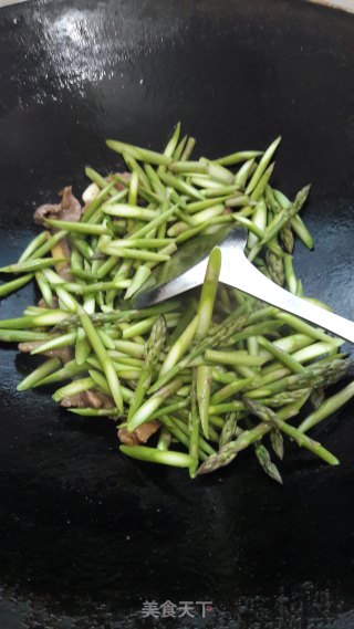芦笋炒肉的做法步骤：5
