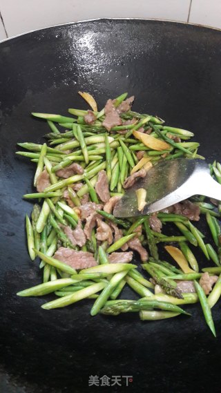 芦笋炒肉的做法步骤：6