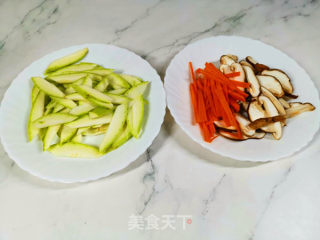#春日应季美食#菌蔬牛肉羹的做法步骤：1