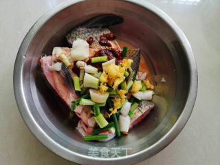#春日应季美食#豆腐果蒸鱼的做法步骤：1