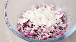 香煎槐花饼的做法步骤：3