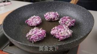 香煎槐花饼的做法步骤：6