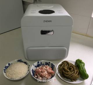 肉末酸豆角盖浇饭的做法步骤：1