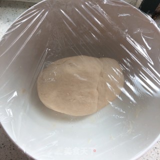双色馒头的做法步骤：1