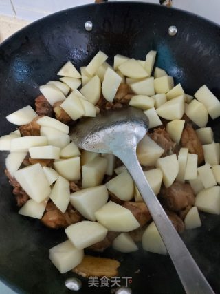 土豆烧鸡的做法步骤：7