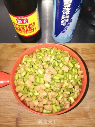 蒜苔炒鸡丁的做法步骤：6