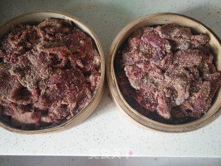 粉蒸牛肉的做法步骤：8