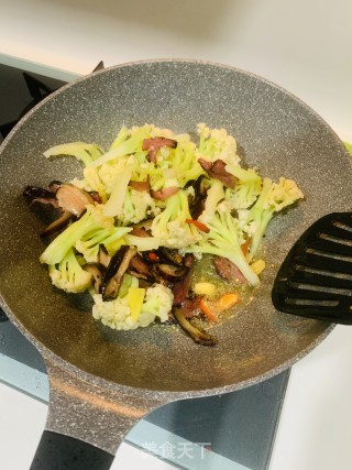 花菜炒腊肉的做法步骤：5