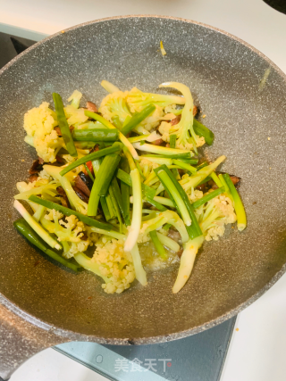 花菜炒腊肉的做法步骤：6