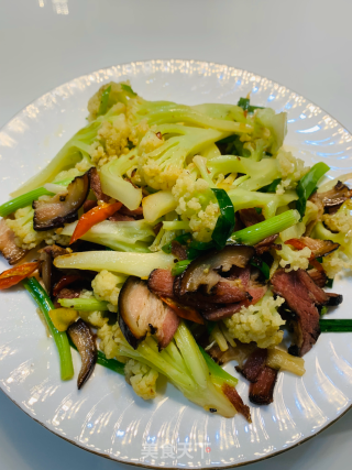 花菜炒腊肉的做法步骤：7