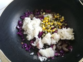 海参紫甘蓝蛋炒饭的做法步骤：7