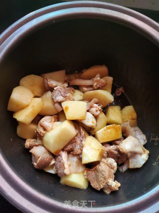 护心肉焖土豆的做法步骤：3