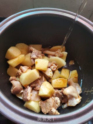 护心肉焖土豆的做法步骤：4