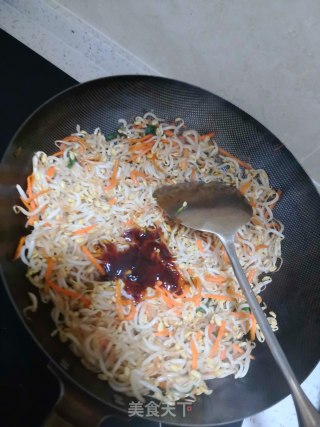 蚝油炒豆芽的做法步骤：5