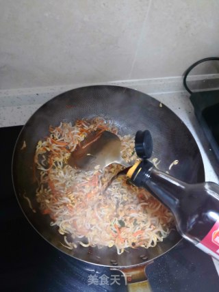 蚝油炒豆芽的做法步骤：6