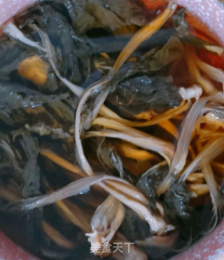 鸡脚菜干汤的做法步骤：1
