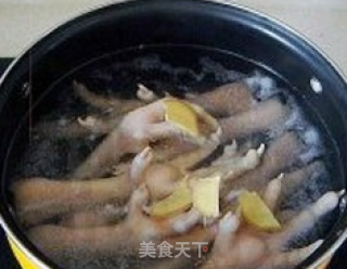 鸡脚菜干汤的做法步骤：2