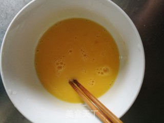 韭菜鸡蛋虾皮饺子的做法步骤：2