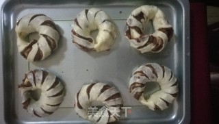 豆沙面包圈的做法步骤：17