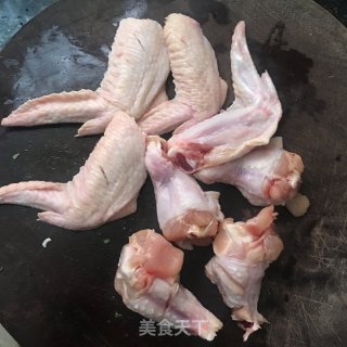 黑椒汁烤鸡翅的做法步骤：1